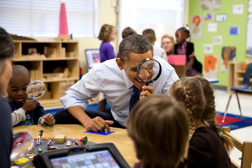 Những hình ảnh ấm áp của Tổng thống Obama bên trẻ nhỏ ảnh 9